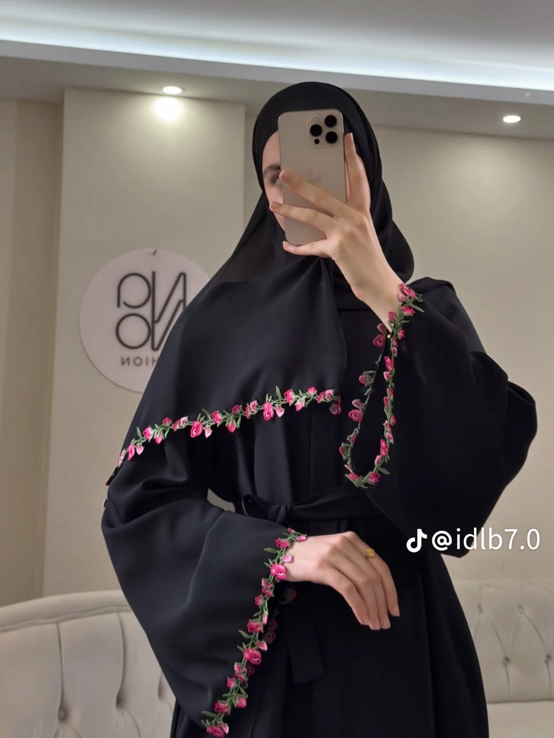 عباية «وردة مستوحاة من الطبيعة»