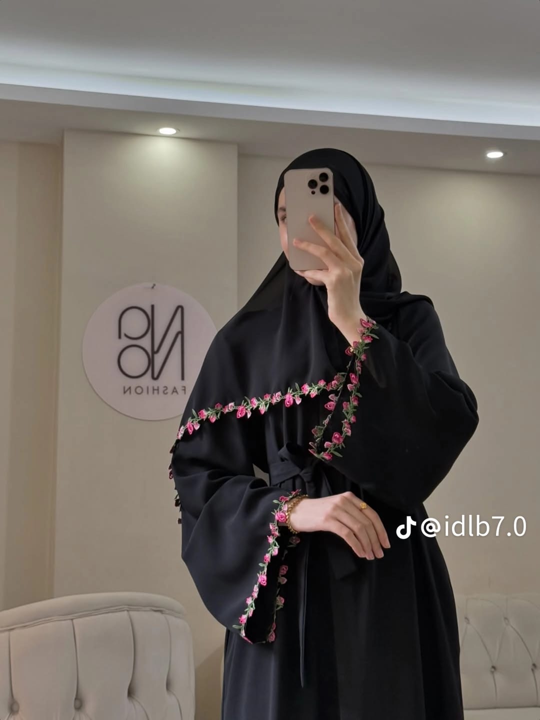 عباية «وردة مستوحاة من الطبيعة»